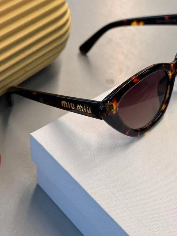 Miu Miu Cat-Eye Güneş Gözlüğü – Mor degrade