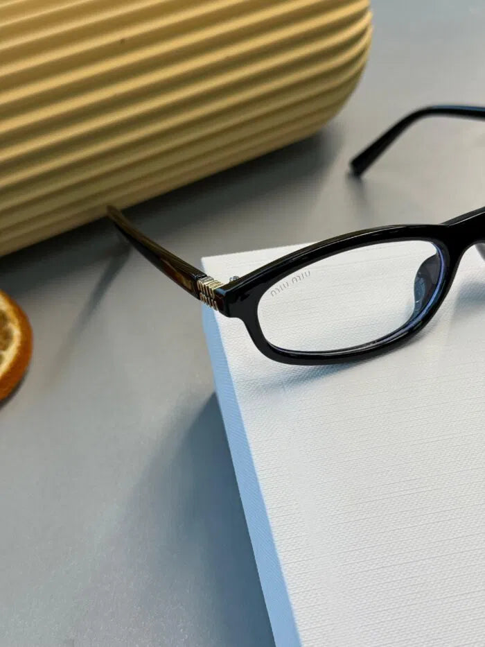 Miu Miu Tortoise Oval Güneş Gözlüğü – Opal Şeffaf
