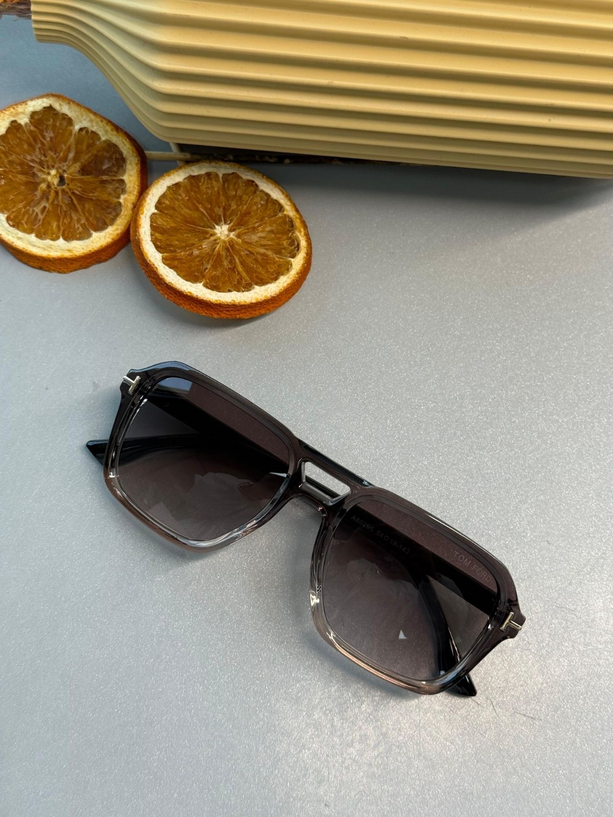 Tom Ford Dikdörtgen Güneş Gözlüğü – Şeffaf Füme