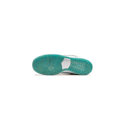 Nike x Sean Cliver SB Dunk Low "Holiday Special"