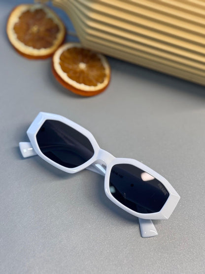 Prada Retro Effect Güneş Gözlüğü – Beyaz