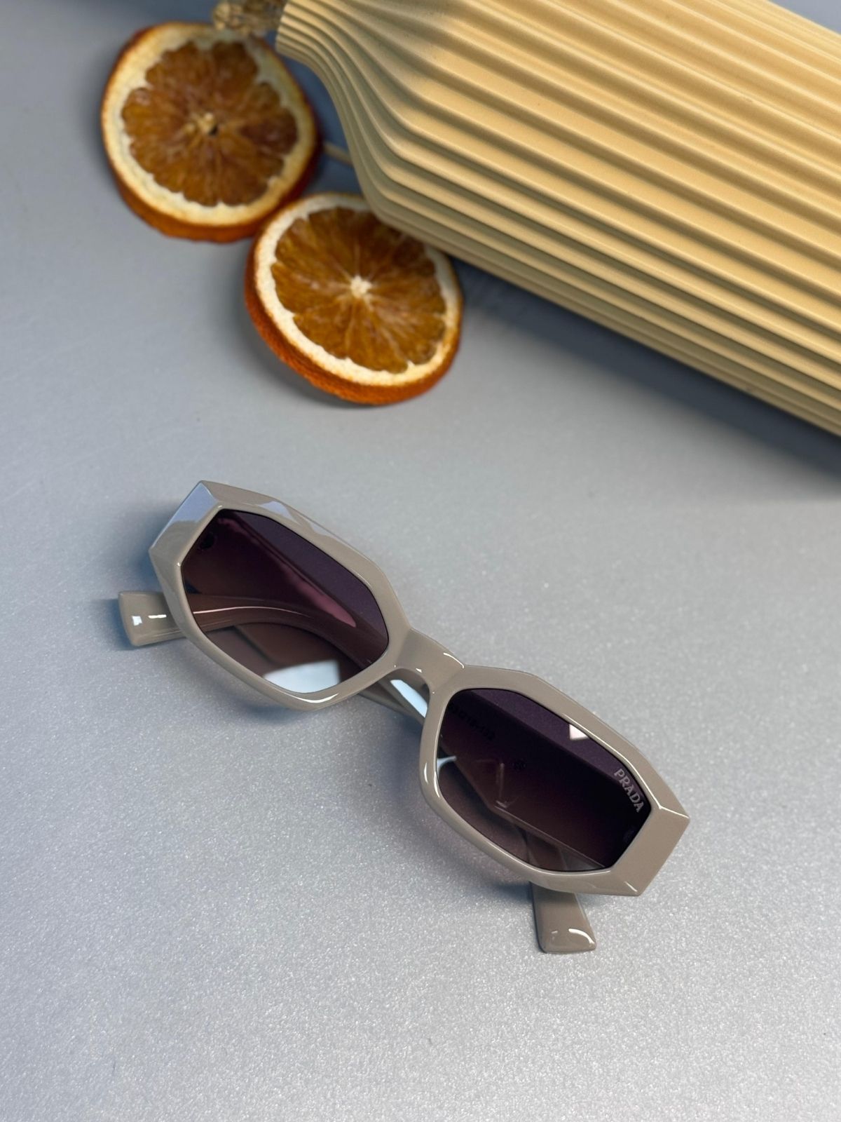 Prada Retro Effect Güneş Gözlüğü – Vizon